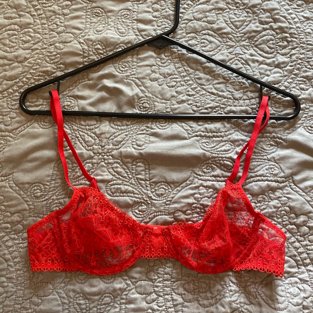 Gap Body red lace balconette bra